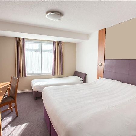 Premier Inn Солихалл Экстерьер фото
